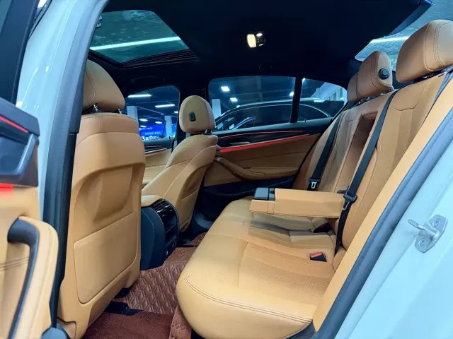 BMW 5 Series — Фото автомобиля 5