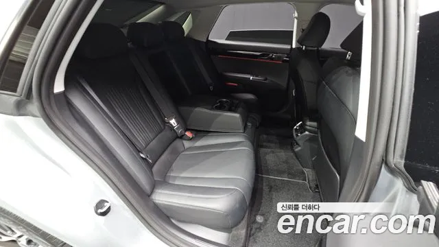 Hyundai Grandeur Grandeur (GN7) 2.5 Бензин 2WD — Фото автомобиля 3