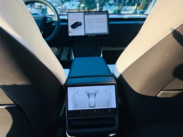 Tesla Model 3 — Фото автомобиля 18