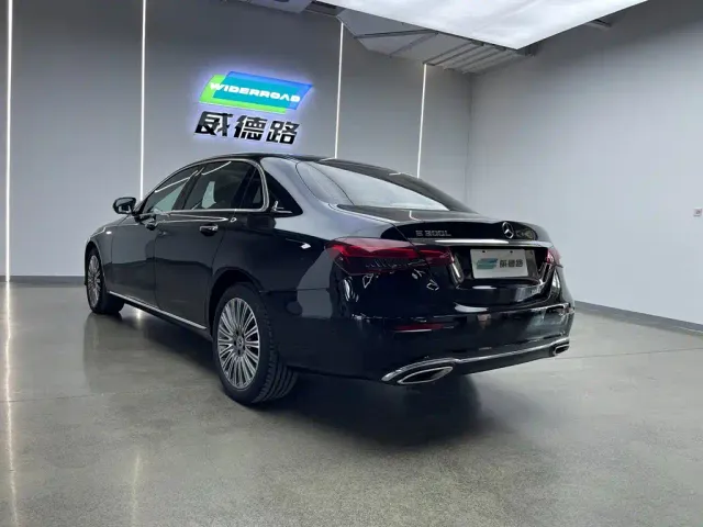 Mercedes-Benz E-Class — Фото автомобиля 4