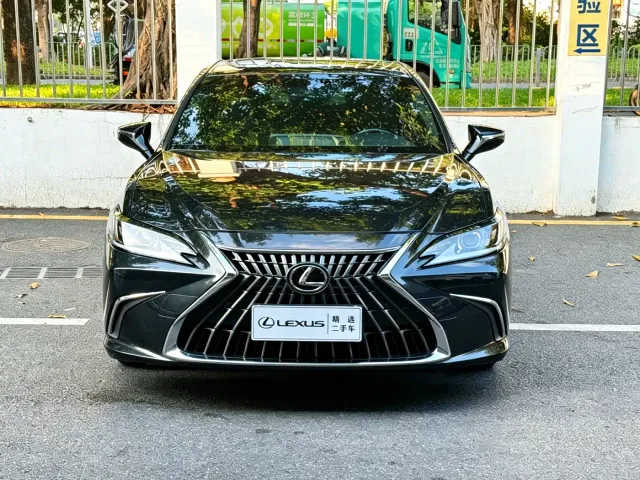 Lexus ES — Фото автомобиля 2