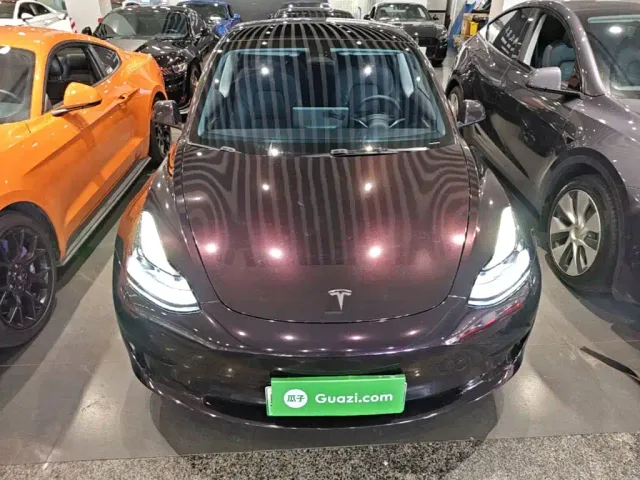 Tesla Model 3 — Фото автомобиля 2