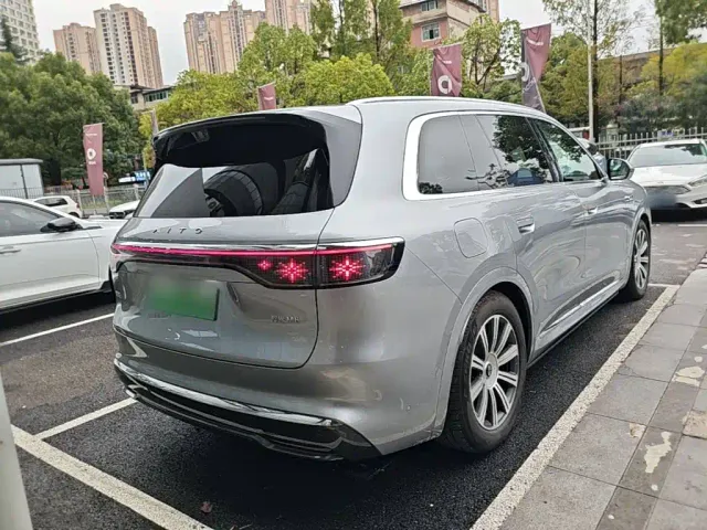 Aito M8 — Фото автомобиля 6
