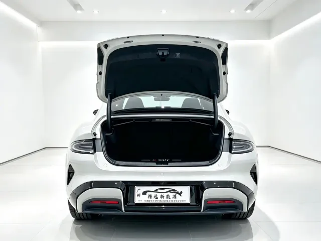 Xiaomi SU7 — Фото автомобиля 21