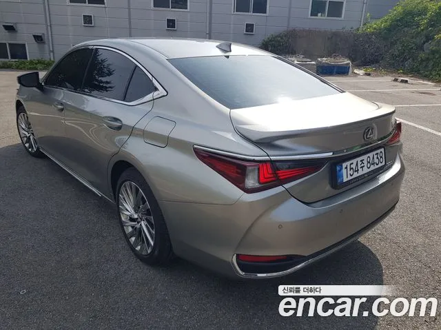 Lexus ES — Фото автомобиля 2