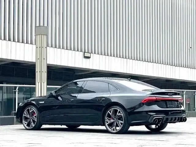 Audi A7L — Фото автомобиля 8