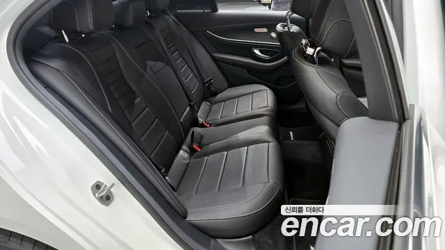Mercedes-Benz E-Class — Фото автомобиля 12