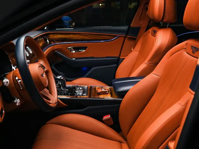 Bentley Flying Spur — Фото автомобиля 7