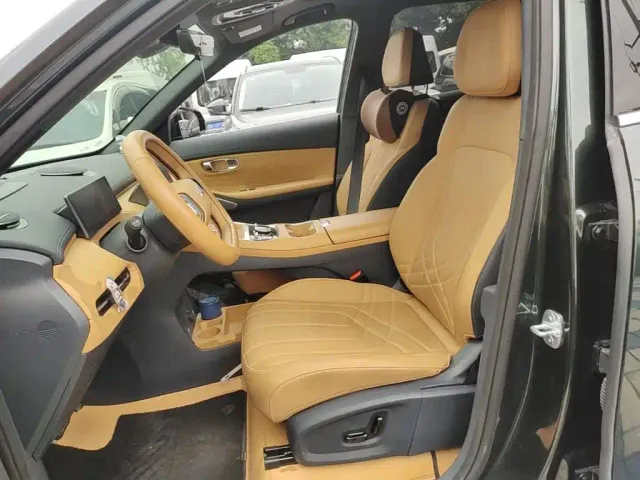 Geely Galaxy Starship 7 EM-i — Фото автомобиля 14