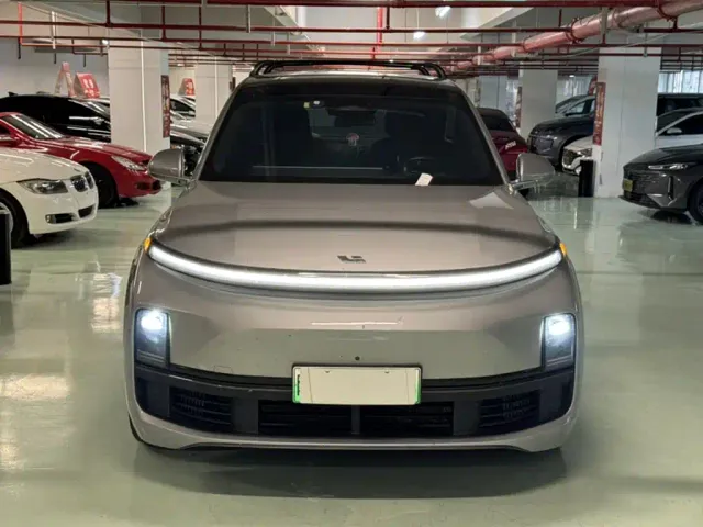Li Auto L8 — Фото автомобиля 3