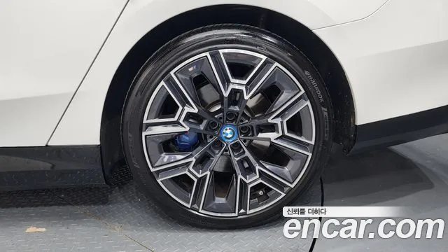 BMW 5 Series G60 — Фото автомобиля 21