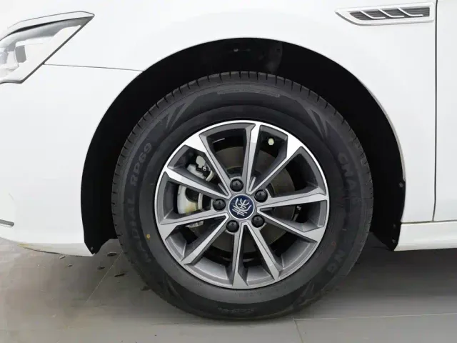 BYD Qin PLUS — Фото автомобиля 17