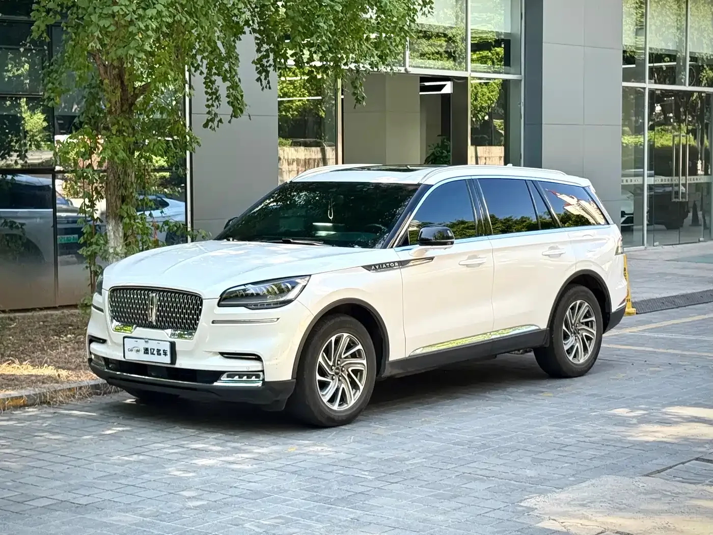 Фотография автомобиля — Lincoln Aviator