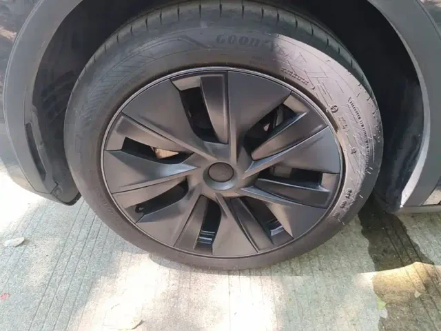 Tesla Model Y — Фото автомобиля 22