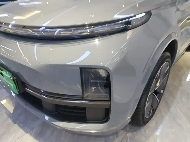 Li Auto L8 — Фото автомобиля 23