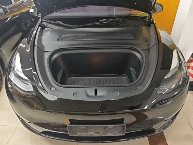 Tesla Model Y — Фото автомобиля 19