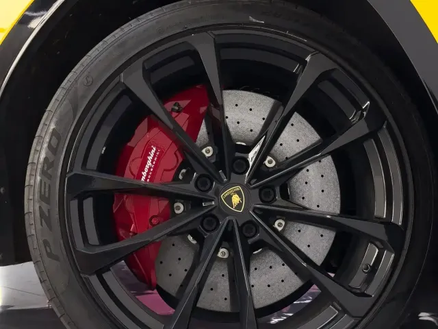 Lamborghini Urus — Фото автомобиля 8