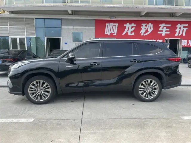 Toyota Highlander — Фото автомобиля 3