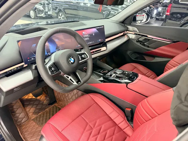 BMW BMW 5 Series 2026 Model Year Facelift 530Li Leading M Sport Package — Фото автомобиля 4
