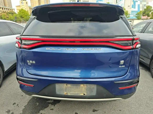 BYD Tang — Фото автомобиля 5