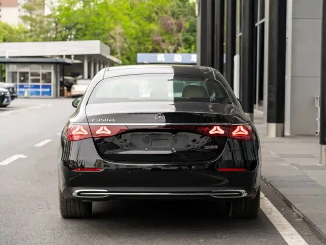 Mercedes-Benz E-Class — Фото автомобиля 6