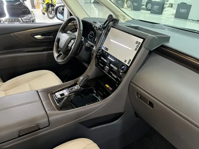 Toyota Alphard — Фото автомобиля 20