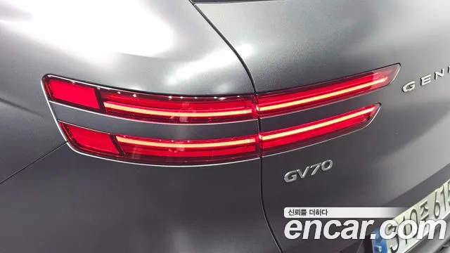 Genesis GV70 — Фото автомобиля 8