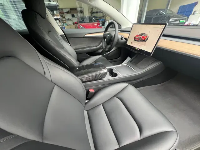 Tesla Model 3 — Фото автомобиля 10