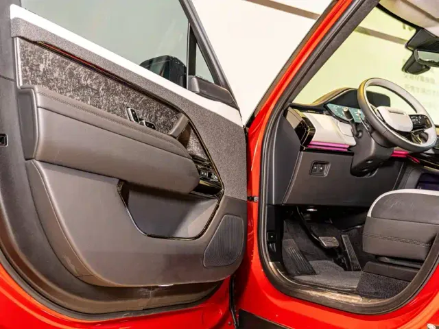 Land Rover Range Rover Sport — Фото автомобиля 7