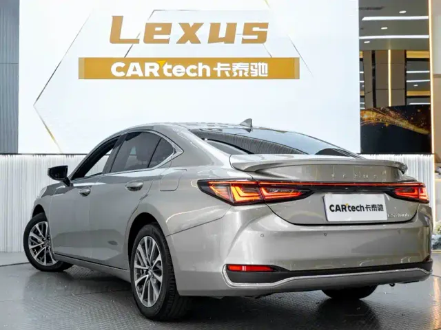 Lexus ES — Фото автомобиля 6