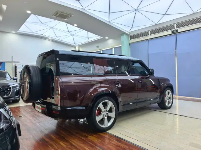 Land Rover Defender — Фото автомобиля 16