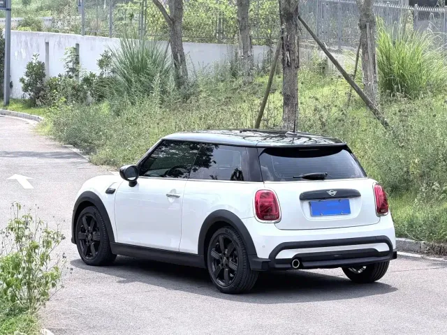 MINI MINI 2023 1.5T COOPER Artist — Фото автомобиля 8