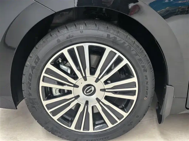GAC Trumpchi E8 — Фото автомобиля 7
