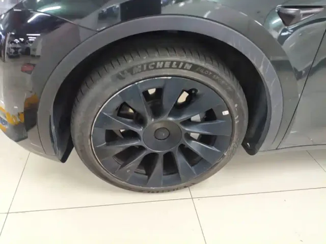 Tesla Model Y — Фото автомобиля 22