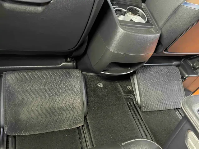 Mercedes-Benz V-Class — Фото автомобиля 10