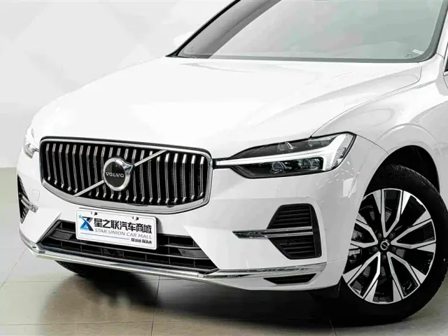 Volvo XC60 — Фото автомобиля 2