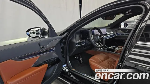 BMW 7-Series 7 серия (G70) 740i xDrive M Sport — Фото автомобиля 10