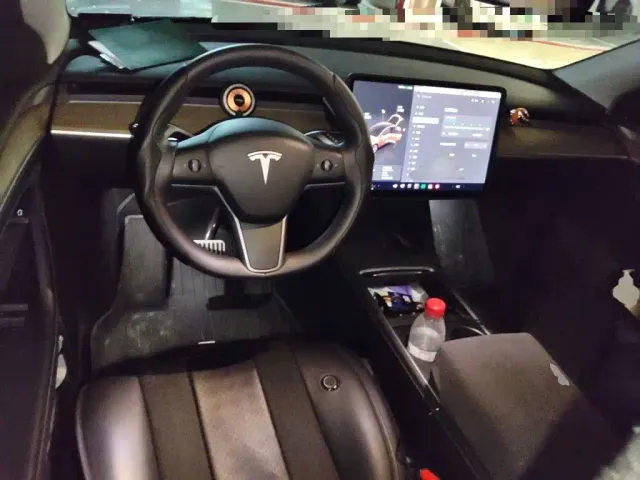 Tesla Model Y — Фото автомобиля 10