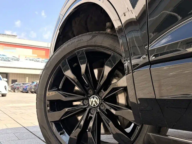 Volkswagen Touareg — Фото автомобиля 8