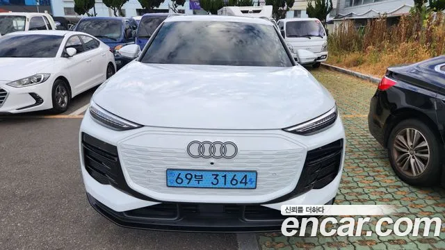 Фотография автомобиля — Audi Q6 e-tron
