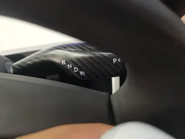 Tesla Model 3 — Фото автомобиля 16