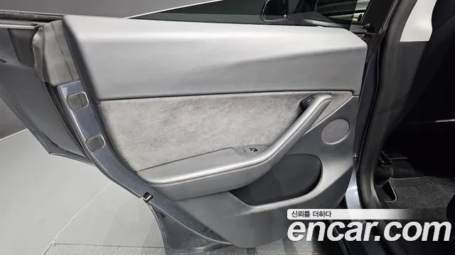 Tesla Model Y — Фото автомобиля 14