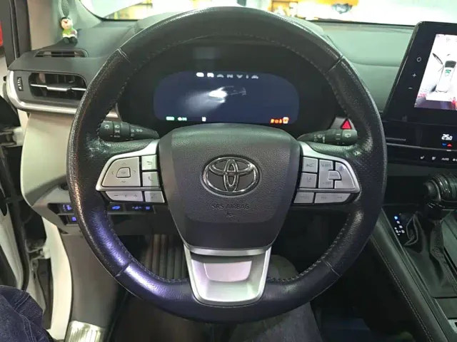 Toyota Sienna — Фото автомобиля 10