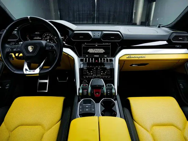 Lamborghini Urus — Фото автомобиля 11