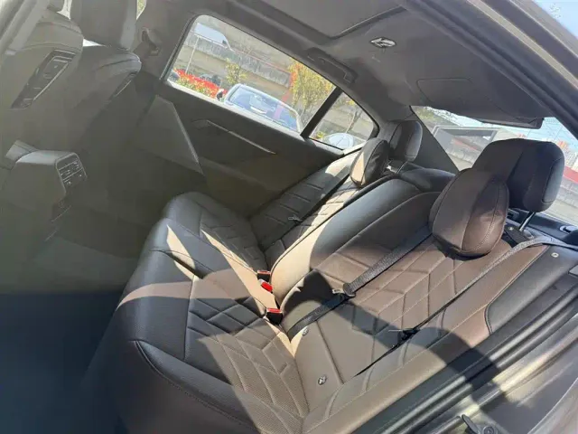 BMW i5 — Фото автомобиля 9