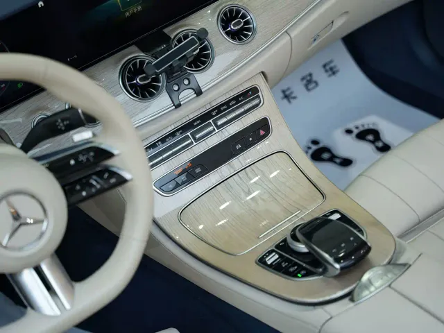 Mercedes-Benz E-Class — Фото автомобиля 18