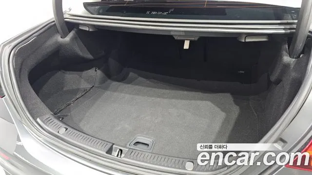 Mercedes-Benz E-Class — Фото автомобиля 26