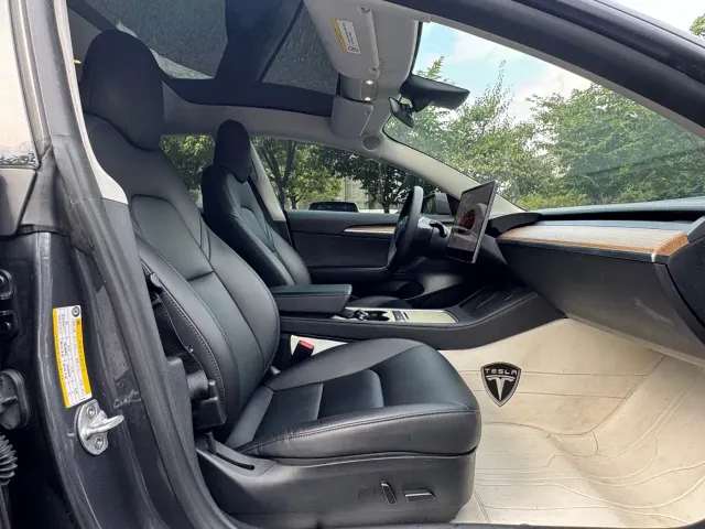 Tesla Model 3 — Фото автомобиля 14