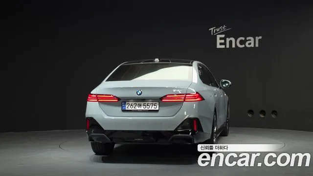BMW 5-Series — Фото автомобиля 4