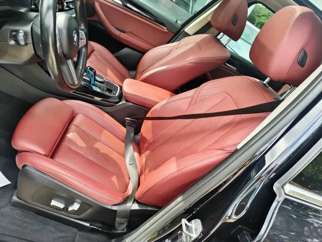 BMW iX3 — Фото автомобиля 9